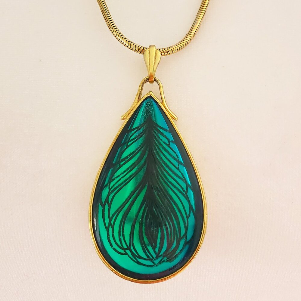 Vtg WHITING & DAVIS Gold Necklace Infused Green Glass Pendant w/ Pulled Feather
